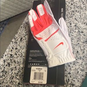 NWT Nike women’s left golf glove size M/L